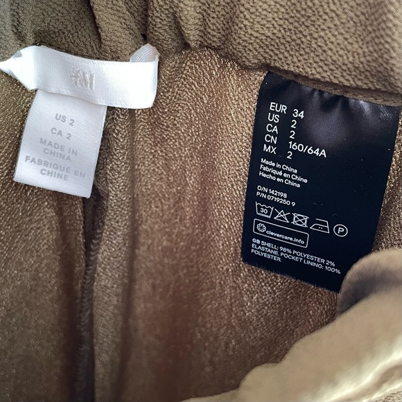 H&M High Waisted Wide Leg Textured Soft Pants in Olive Green - 2 - Picture 5 of 5